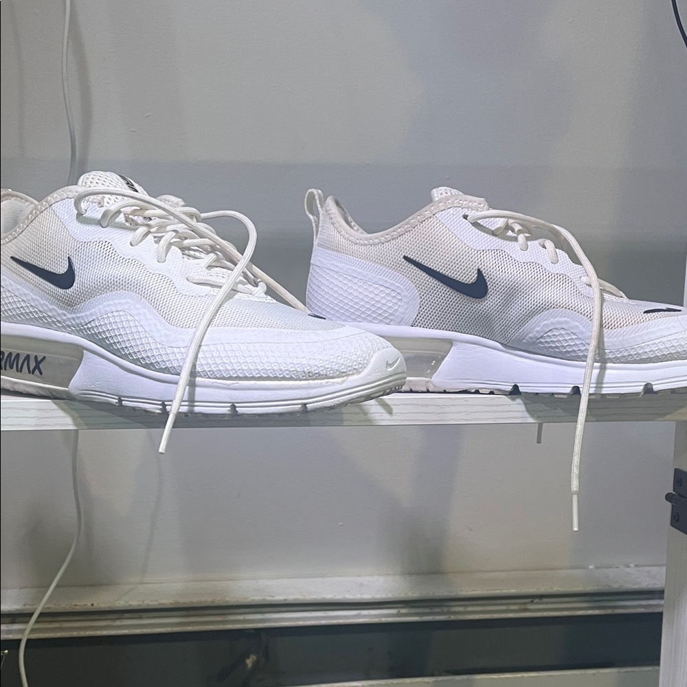 Nike White and Black Women's Athletic Shoes